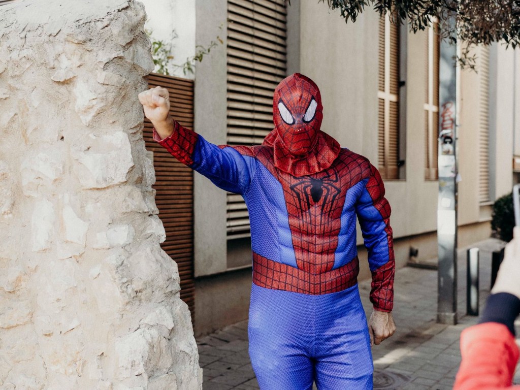 השכרת בובת ענק ספיידרמן 
תחפושת ספיידרמן 
יום הולדת ספיידרמן 