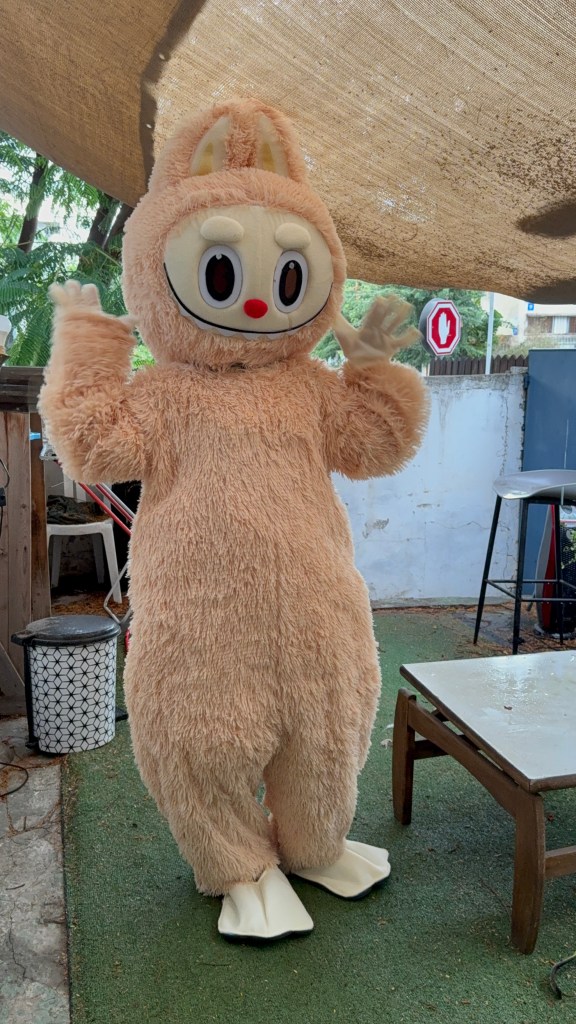 השכרת בובת ענק לבובו השכרת בובת לבובו